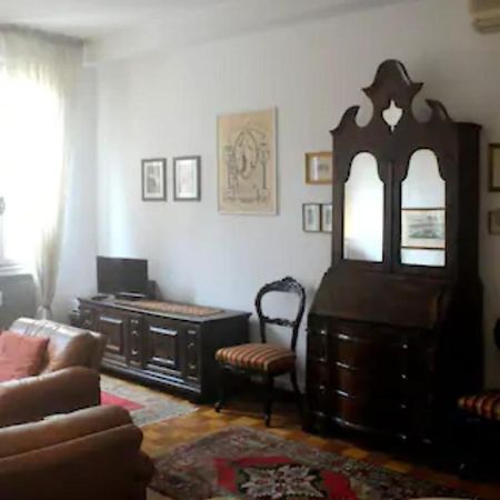 Charming Flat With Terrace Over The Canal Veneza Exterior foto