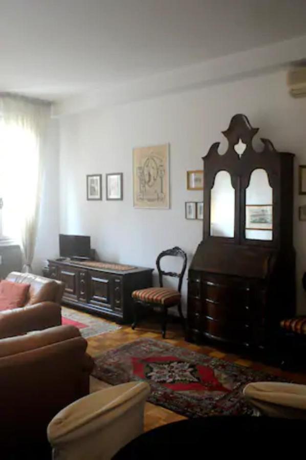 Charming Flat With Terrace Over The Canal Veneza Exterior foto