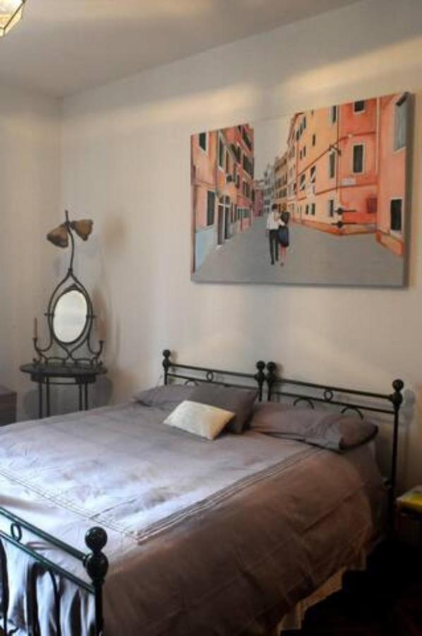 Charming Flat With Terrace Over The Canal Veneza Exterior foto